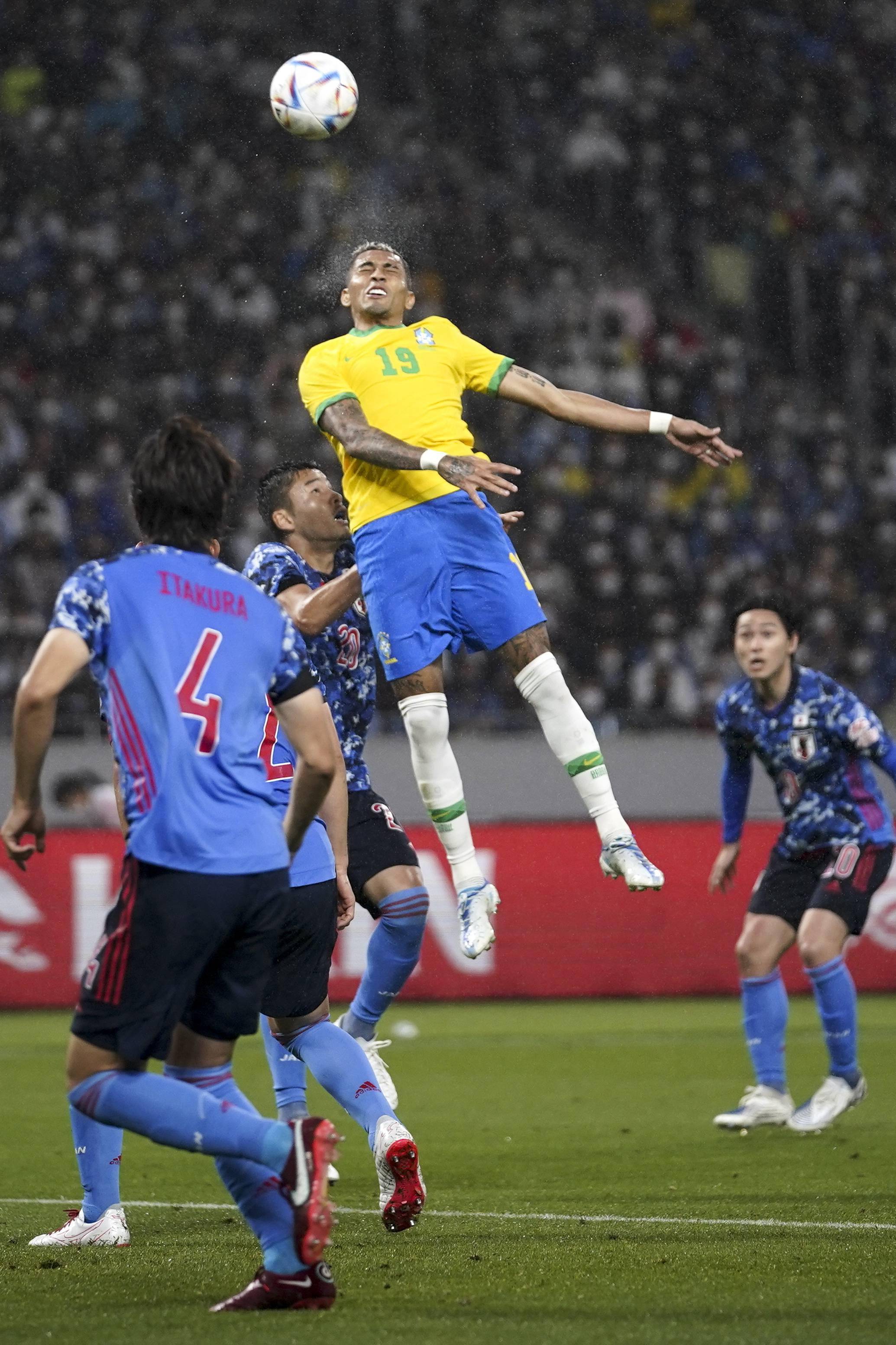 bet365平台 - 内马尔在日本队比赛中惊险取胜，比分优势明显引发热议！