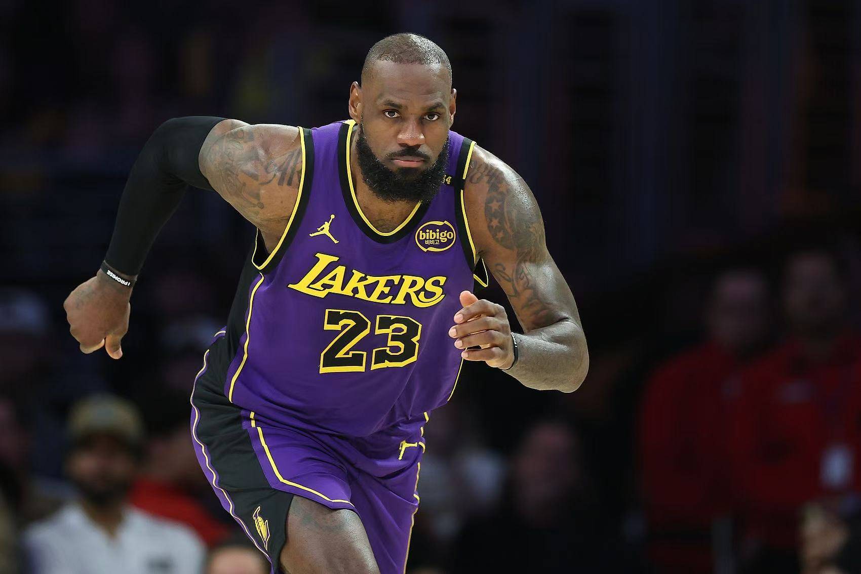 bet365平台 - 詹姆斯巅峰对决，JackeyLove与90激战SKT分钟，关键助攻胜负难料！