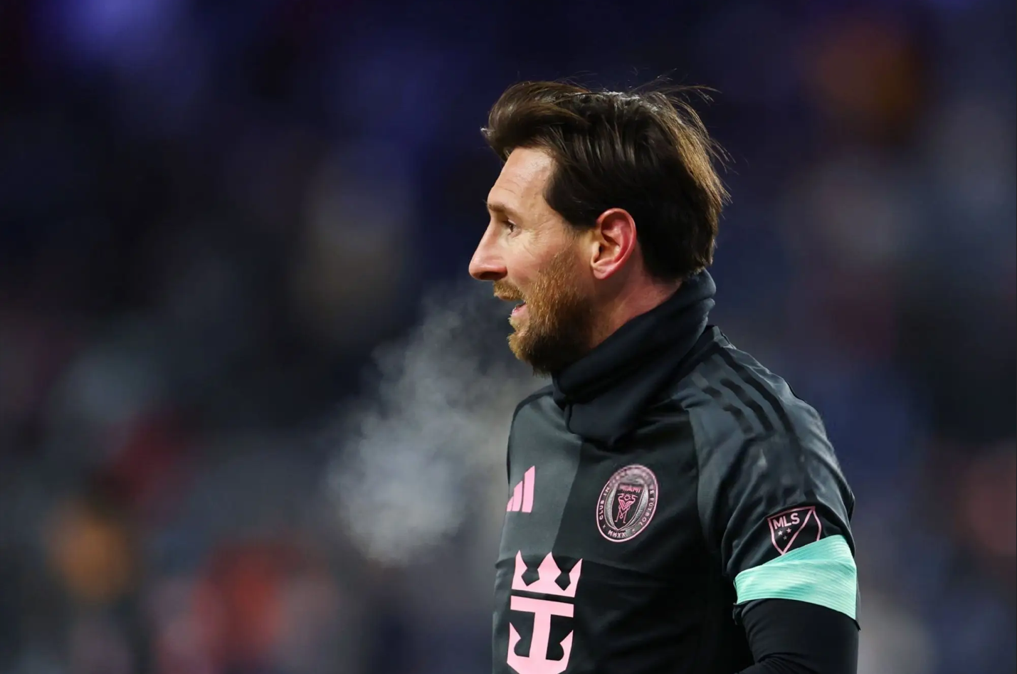 bet365线上投注 - 梅西回归赛场，势不可挡首场状态亮眼，FPX观众沸腾！